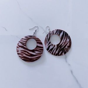 NWOT Zebra Shell Earrings